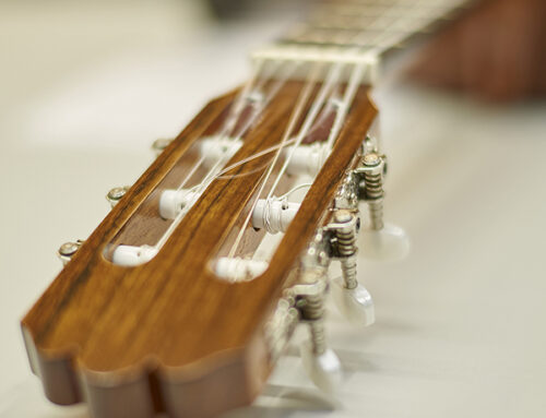 Neue Musikwerke auf der Gitarre auswendig lernen: